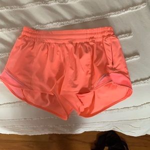 LULULEMON | sunset shorts | SIZE 6 | HOTTY HOT 2.5